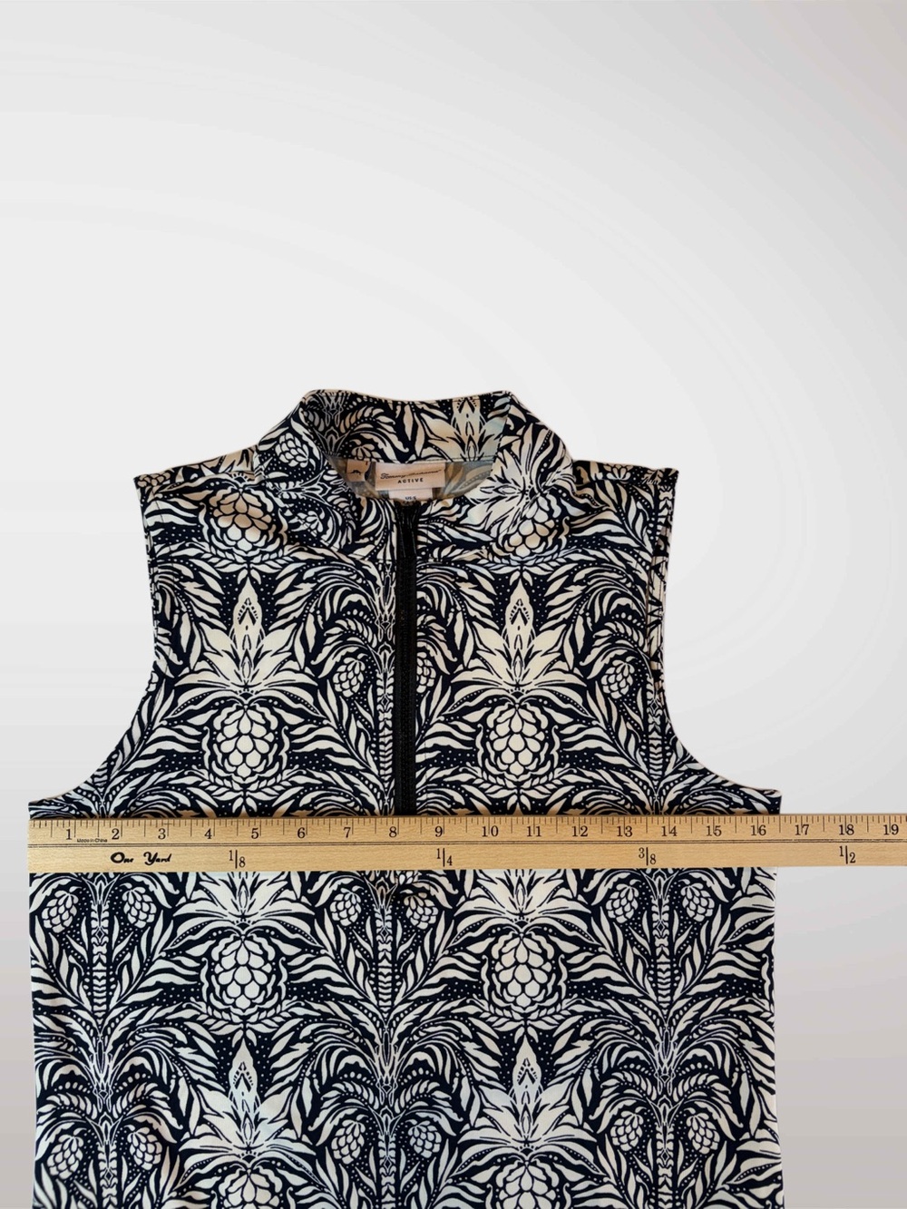 Tommy Bahama IslandZone Aubrey Pineapple Print Active Zip Dress
Size -Small - Picture 4 of 6